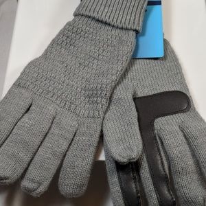 Isotoner Signature Women’s Cable-Knit Gloves